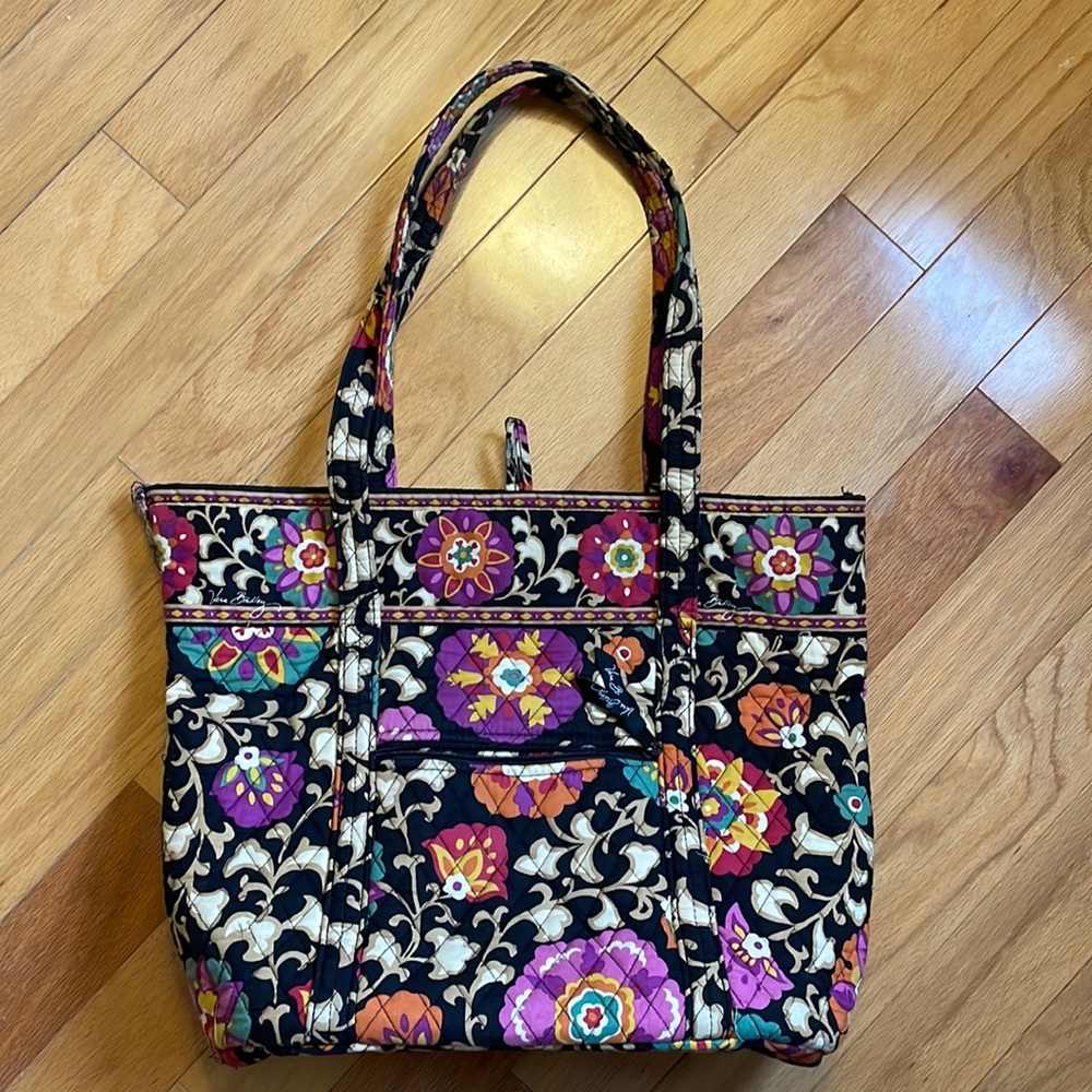 Vera Bradley - large tote, Caraby pattern, multiple pockets.